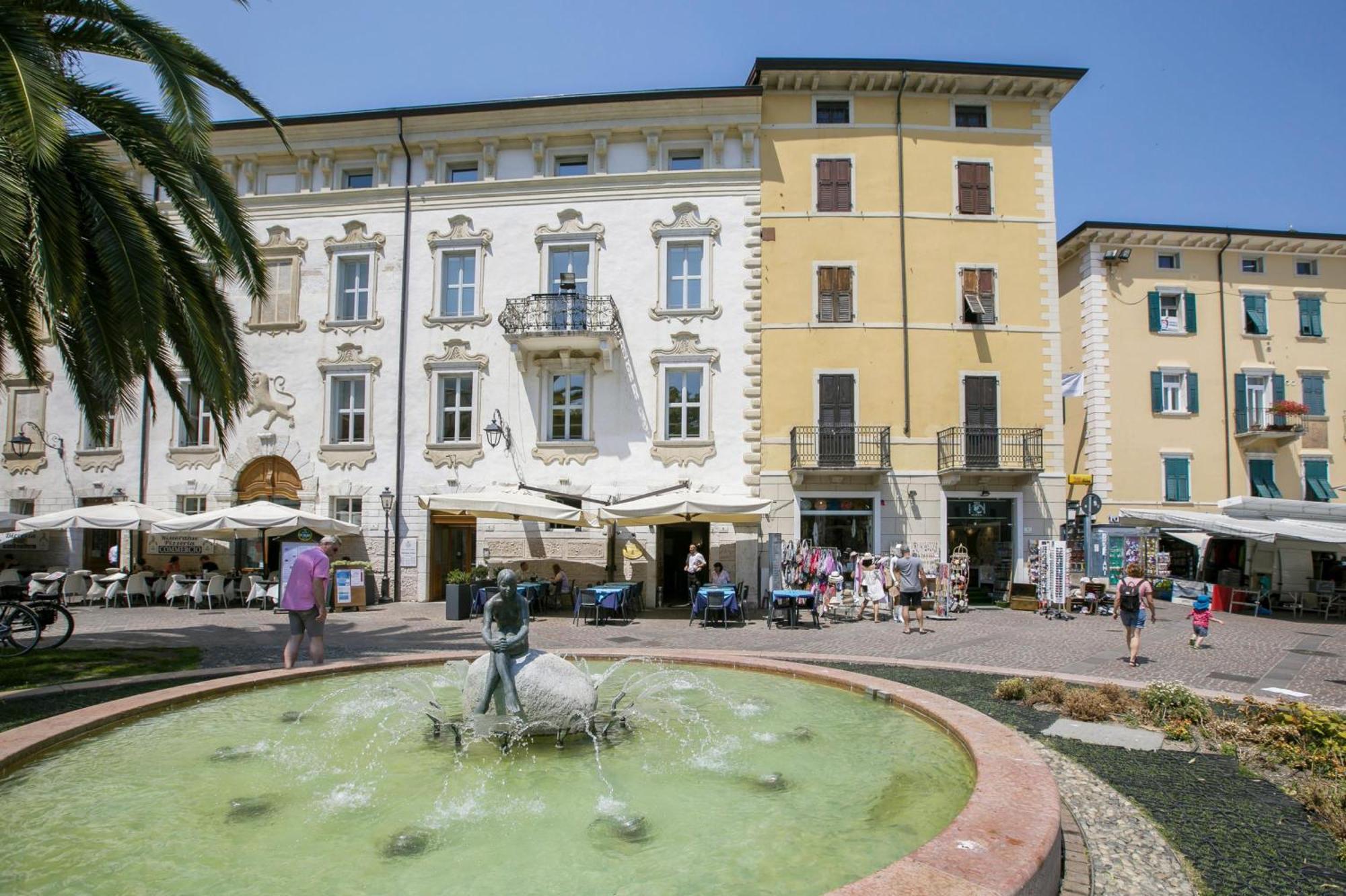 Residenza Rocca Del Lago 4 - Happy Rentals 加尔达湖滨 外观 照片
