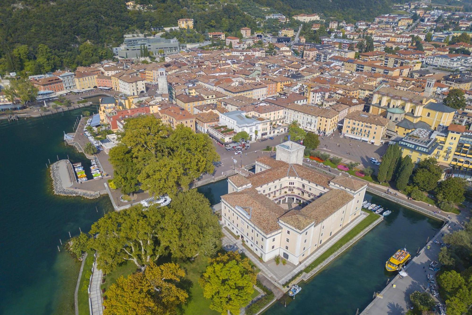 Residenza Rocca Del Lago 4 - Happy Rentals 加尔达湖滨 外观 照片